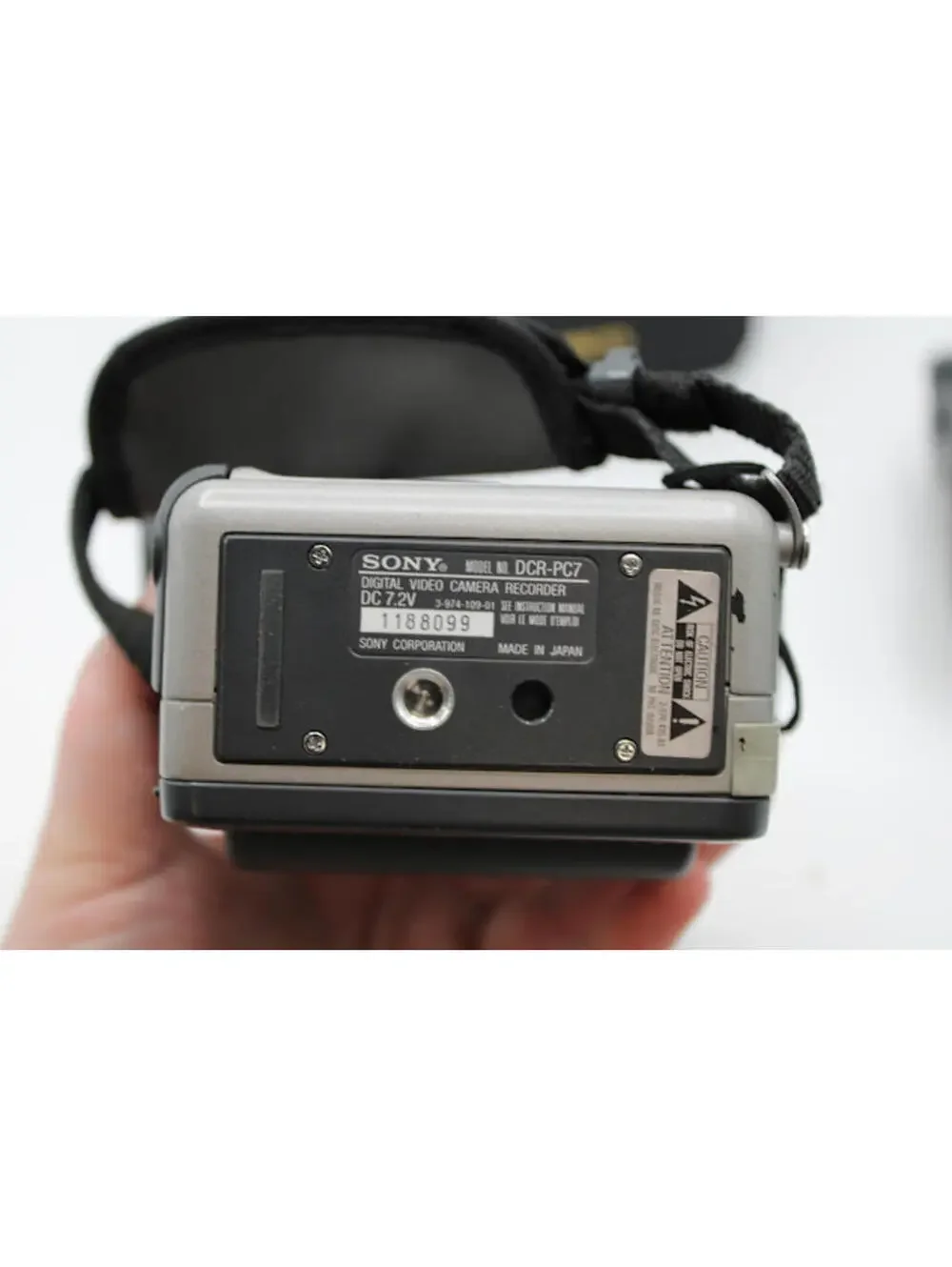 Sony Handycam DCR-PC7 NTSC Mini DV Camcorder w/ Case,Powers on but rest untested